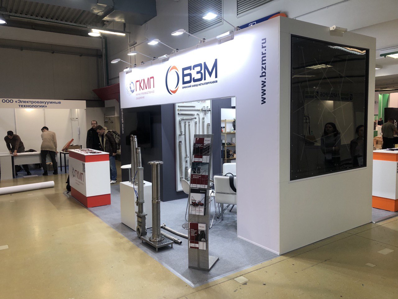 Островные выставочные стенды